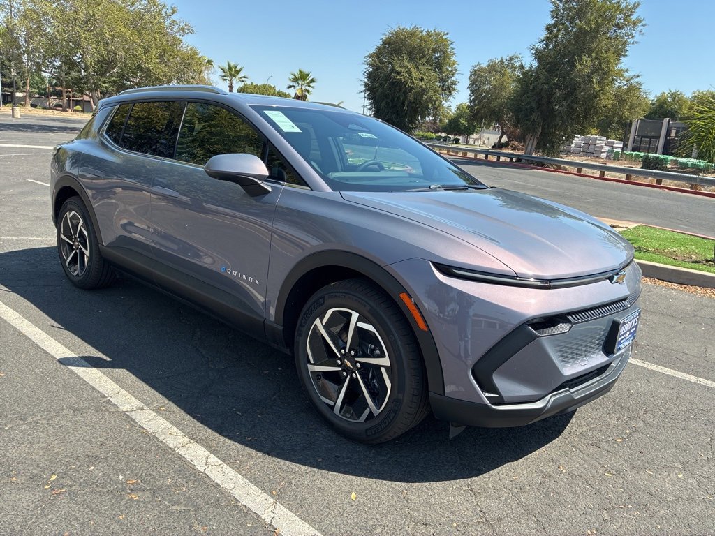 2026 Chevrolet Equinox EV 2LT's photo