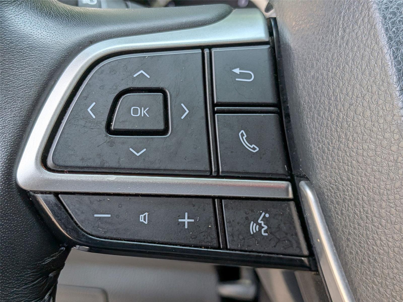 2022 Toyota Highlander XLE photo 17