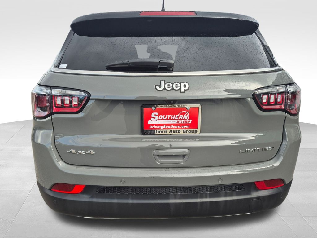 2023 Jeep Compass Limited photo 5