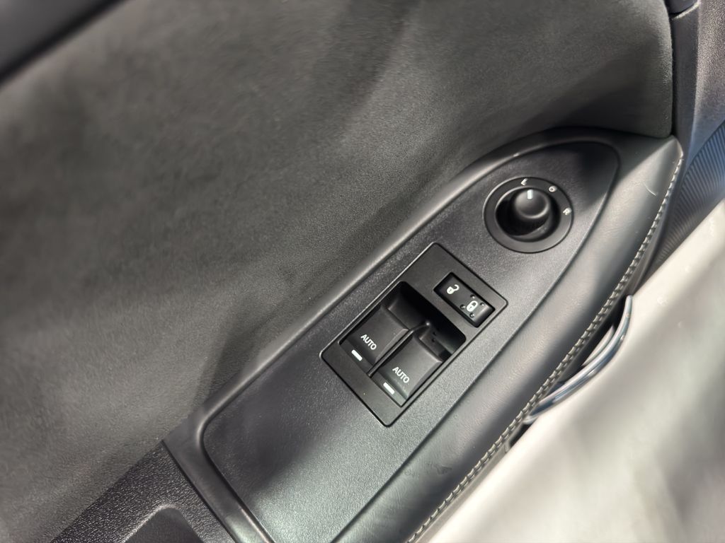 2010 Dodge Challenger SRT8 photo 18