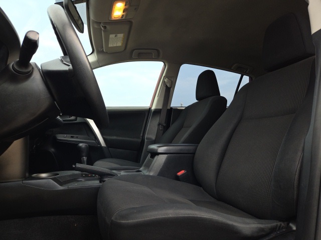 2015 Toyota RAV4 LE photo 9