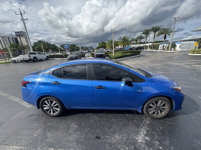 2023 Nissan Versa 1.6 S photo 4