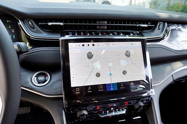 New 2023 Bright White Clear-Coat Exterior Paint Jeep 4xe image 31