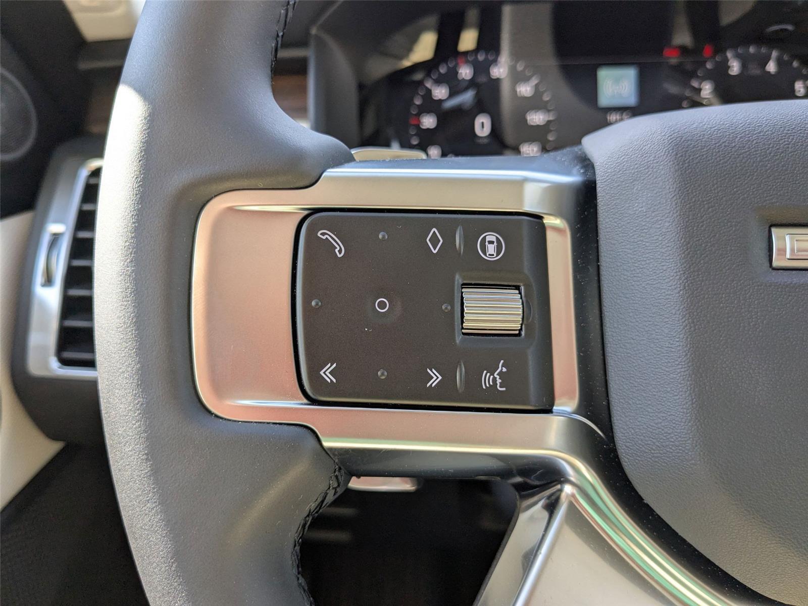 2025 Land Rover Discovery SE photo 14
