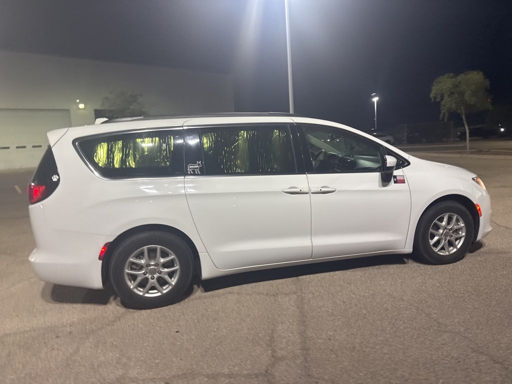 2020 Chrysler Voyager LXi photo 8