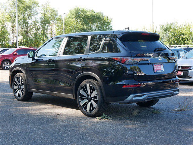 2025 Mitsubishi Outlander SE photo 5