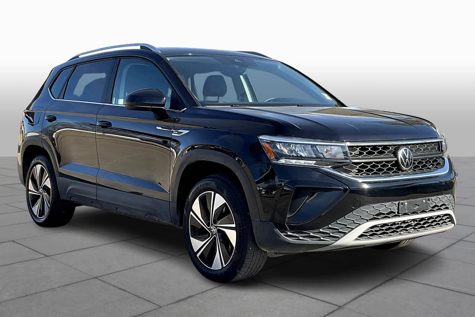 Used 2024 Volkswagen Taos SE with VIN 3VVUX7B22RM057381 for sale in Kansas City