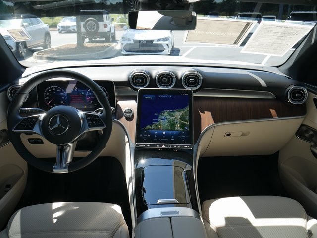 2025 Mercedes Benz GLC 300 photo 9