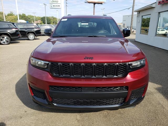 2025 Jeep Grand Cherokee Altitude photo 3