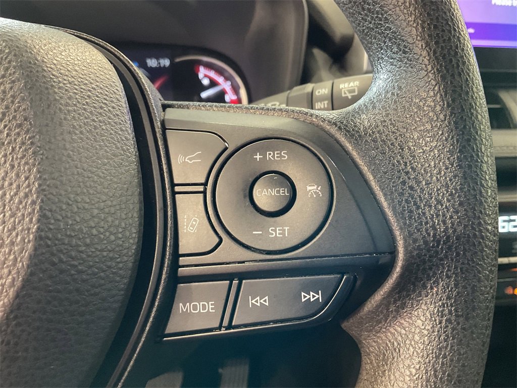 2023 Toyota RAV4 XLE photo 23
