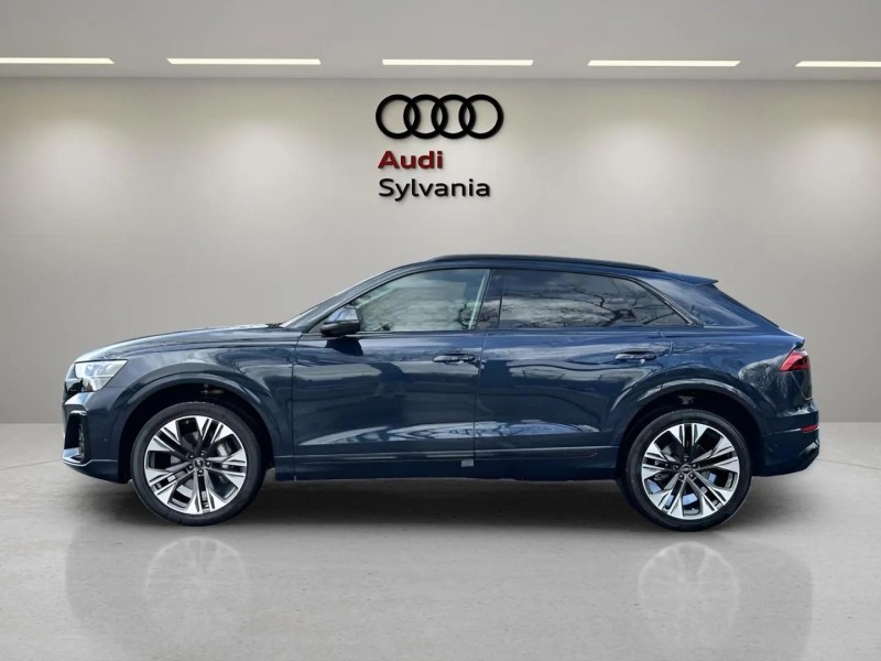 2025 Audi Q8 55 Premium Plus photo 4