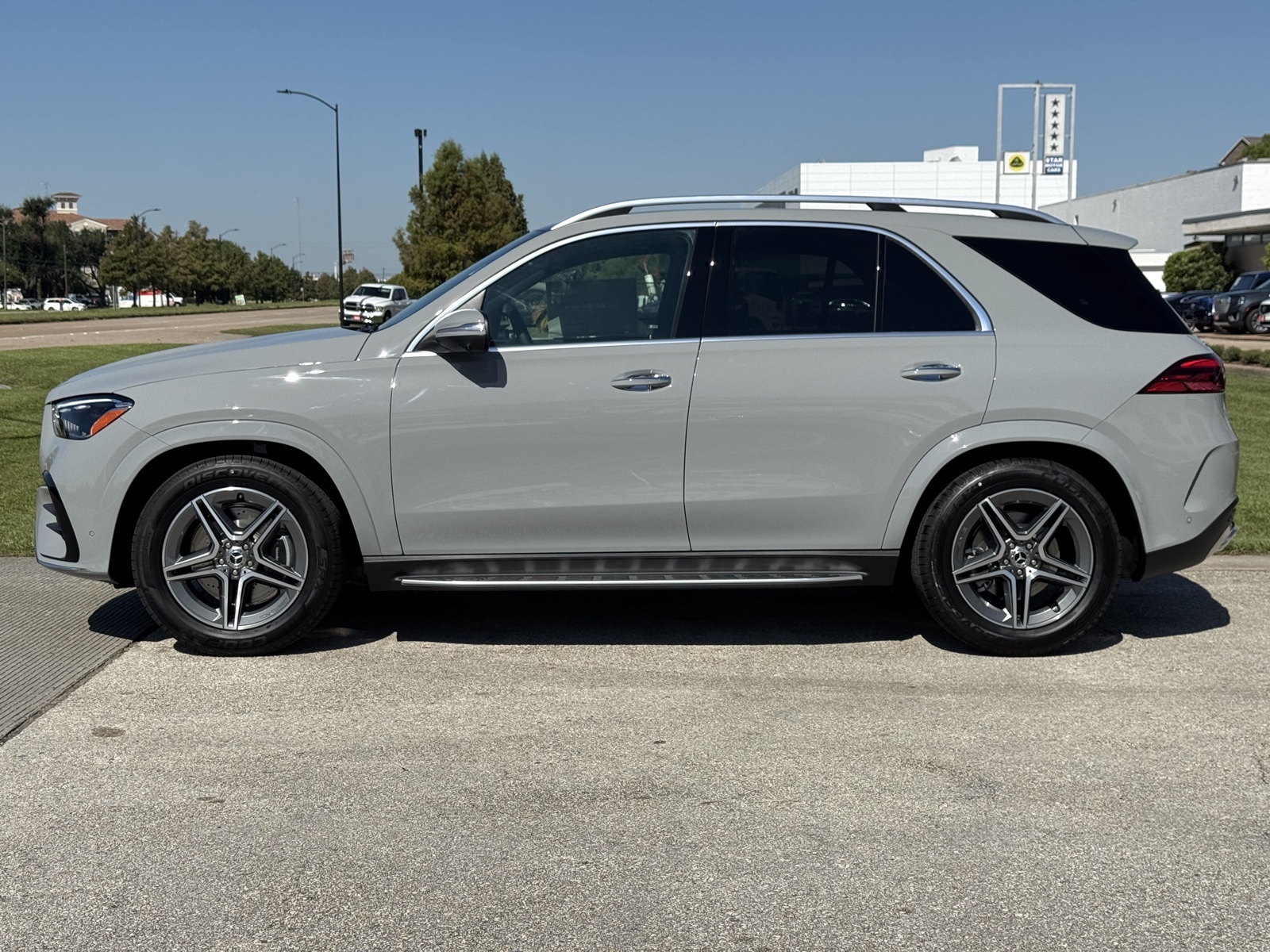 2026 Mercedes Benz GLE 450 4MATIC photo 4