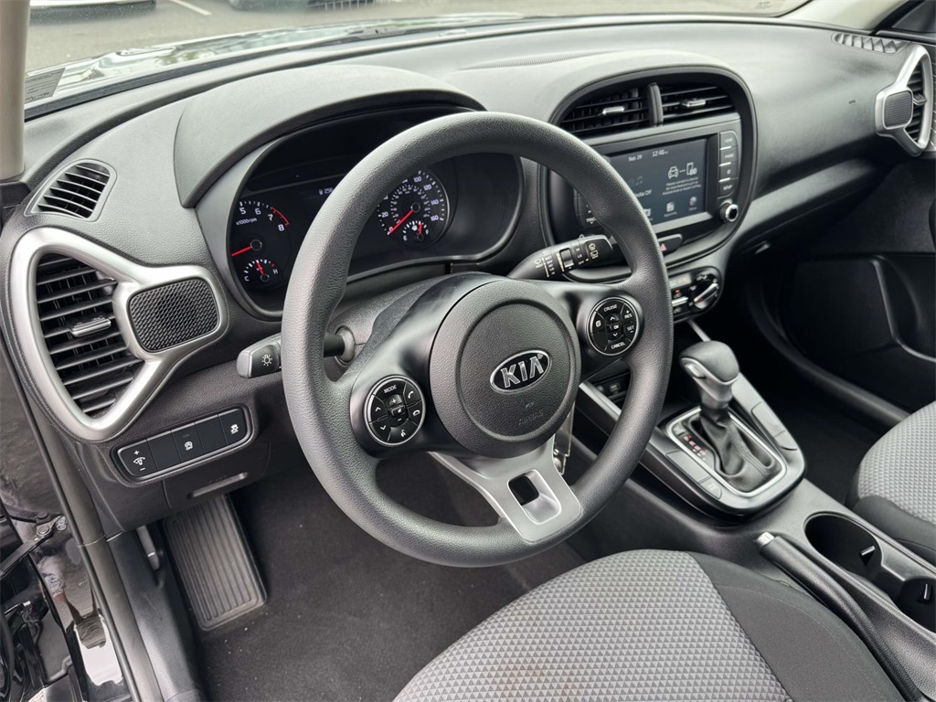 2021 Kia Soul LX photo 2
