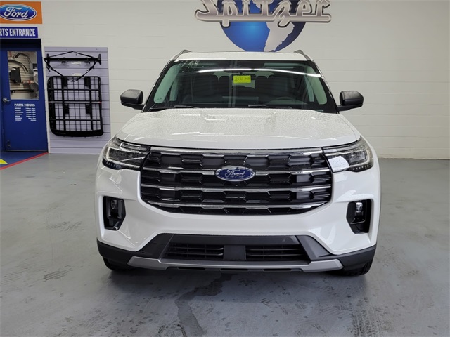 2025 Ford Explorer photo 9