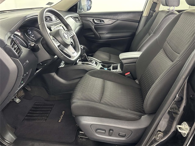 2019 Nissan Rogue SV photo 10