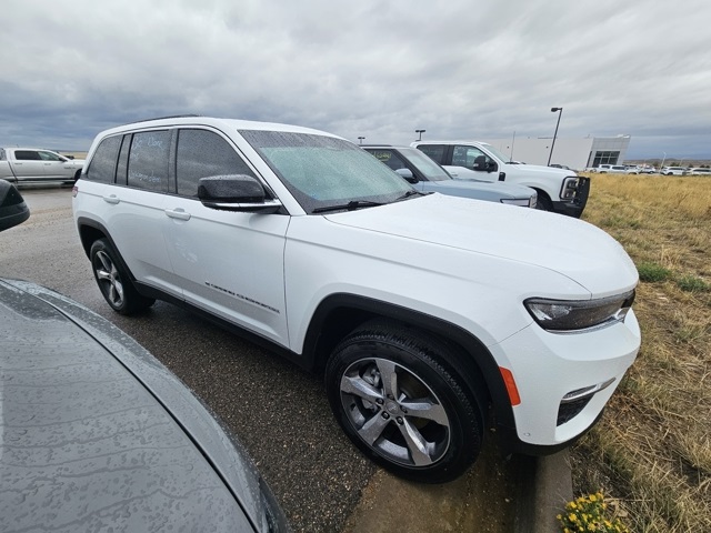 2025 Jeep Grand Cherokee Limited photo 4