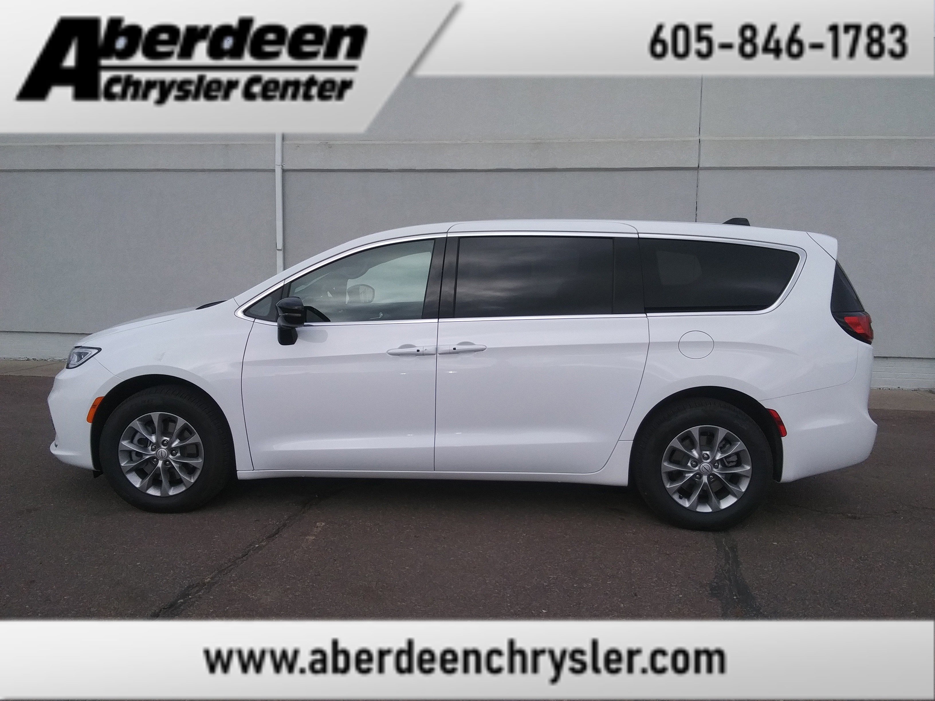 2026 Chrysler Pacifica Select's photo