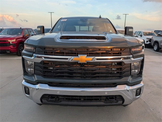 2025 Chevrolet Silverado 2500HD LT photo 3