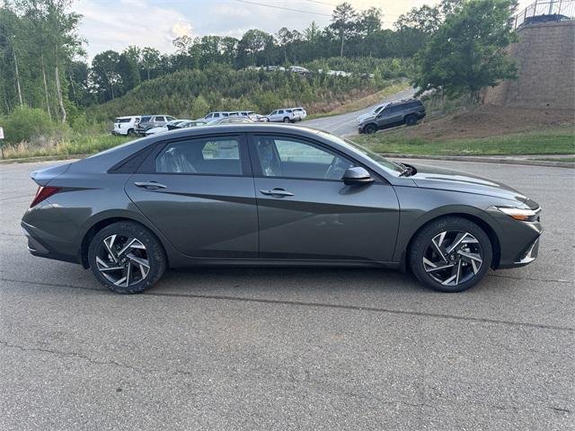 2025 Hyundai Elantra SEL Sport photo 6