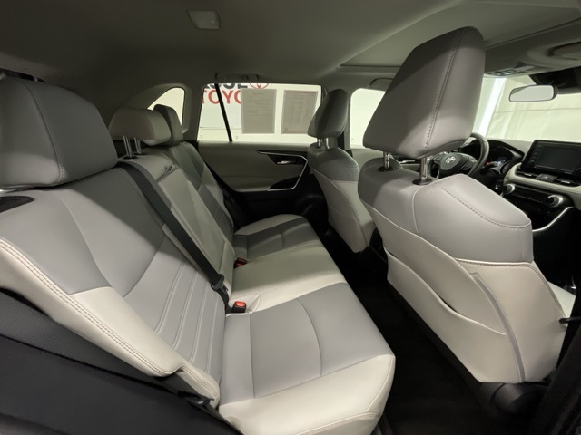 2022 Toyota RAV4 XLE Premium photo 6