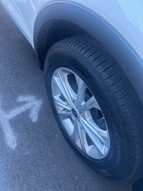 2019 Ford Escape SEL photo 3