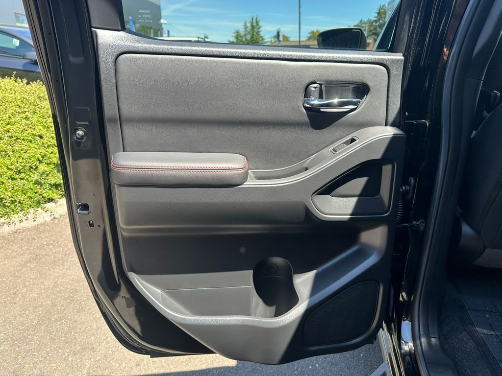 2025 Nissan Frontier PRO-4X photo 22