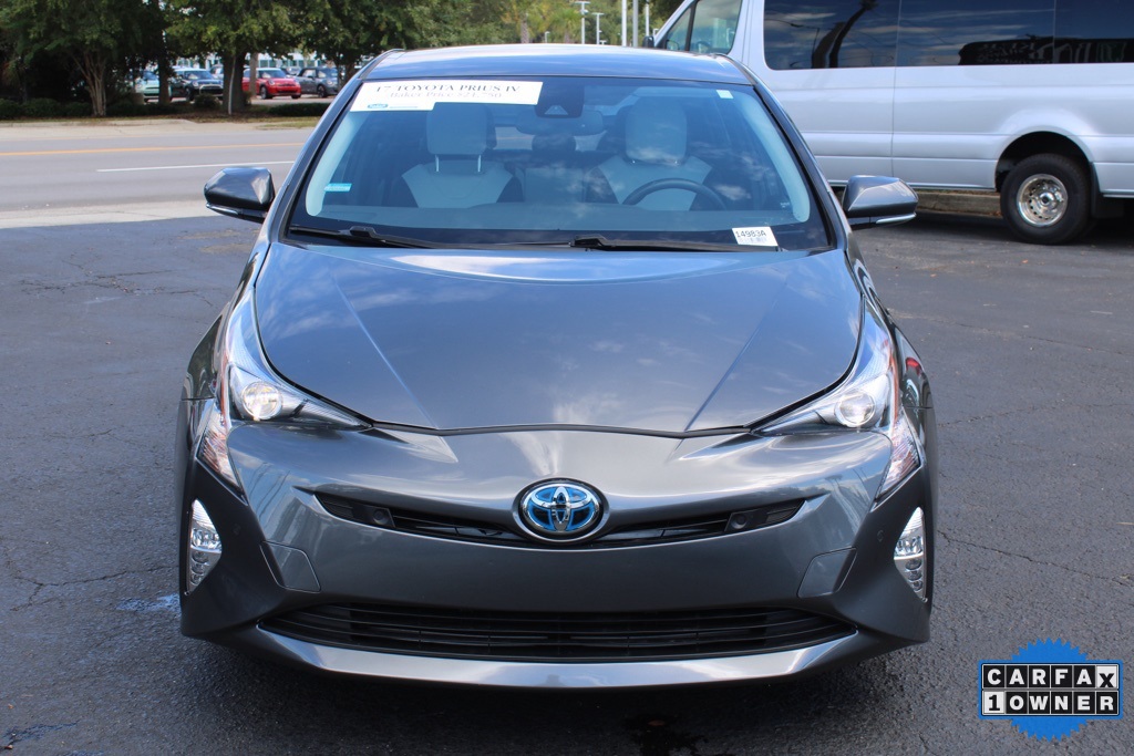 2017 Toyota Prius Four photo 3