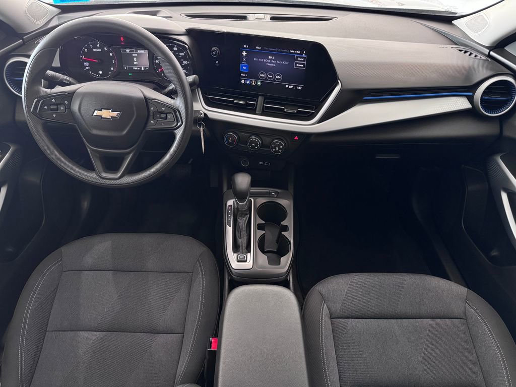 2025 Chevrolet Trax LS photo 9