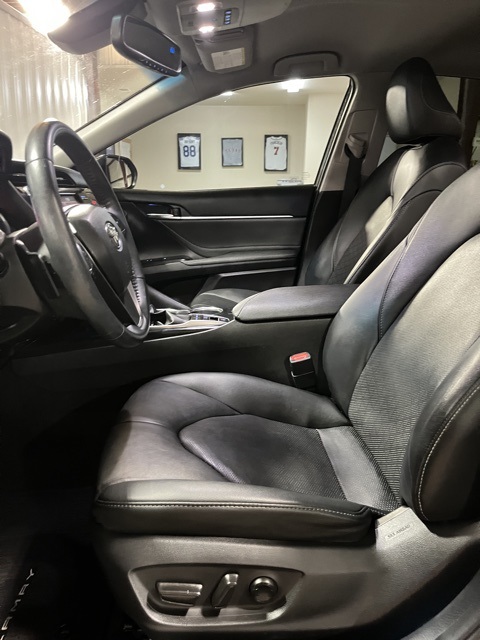 2018 Toyota Camry XSE photo 5
