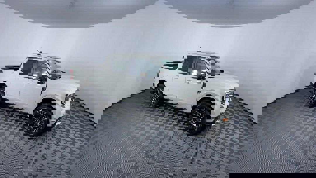 2025 Ford Maverick Lariat photo 2