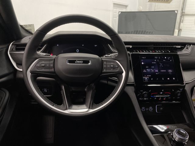 2025 Jeep Grand Cherokee Altitude photo 4