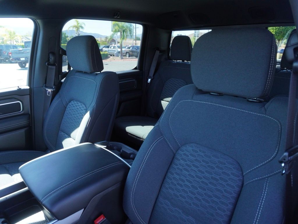 New 2025 Diamond Black Crystal Pearl-Coat Exterior Paint RAM Big Horn Sport Appearance Edition image 21