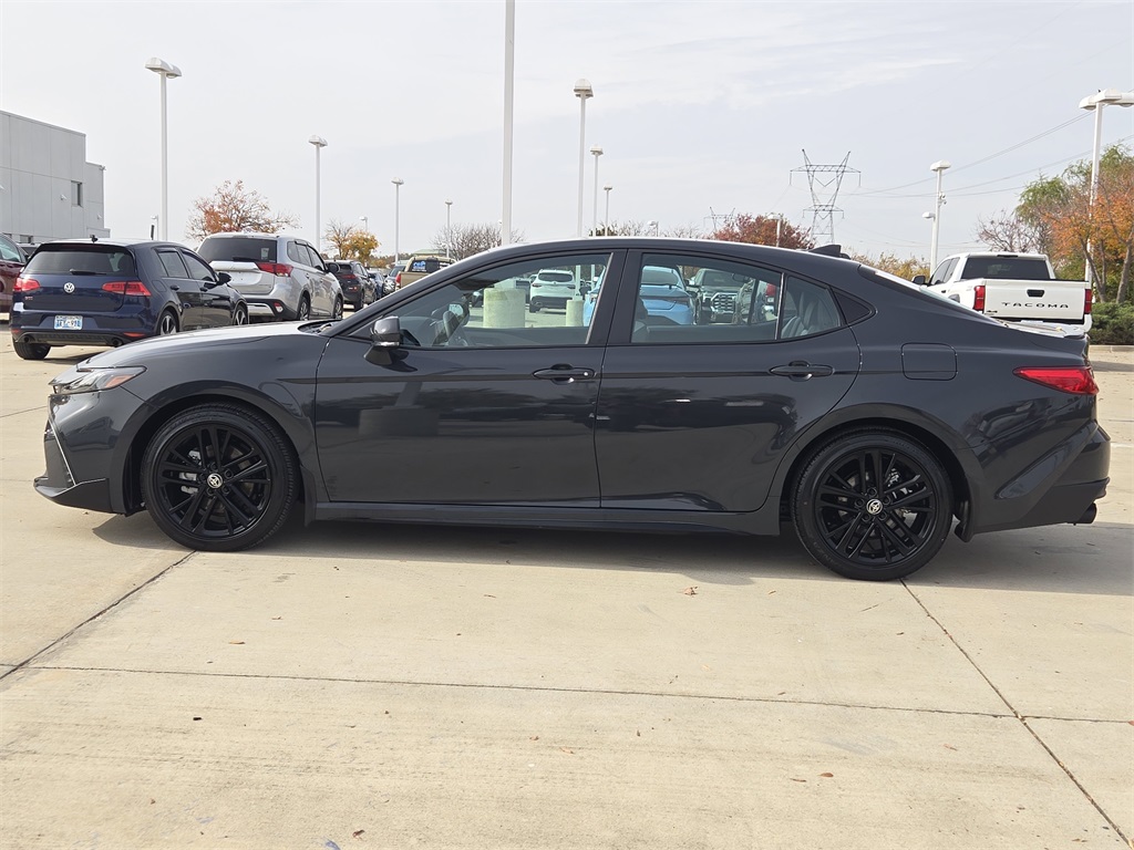 2025 Toyota Camry SE LE photo 3