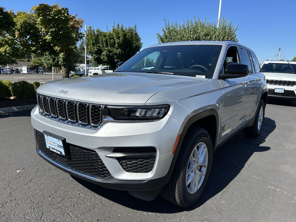 2025 Jeep Grand Cherokee Laredo X photo 4