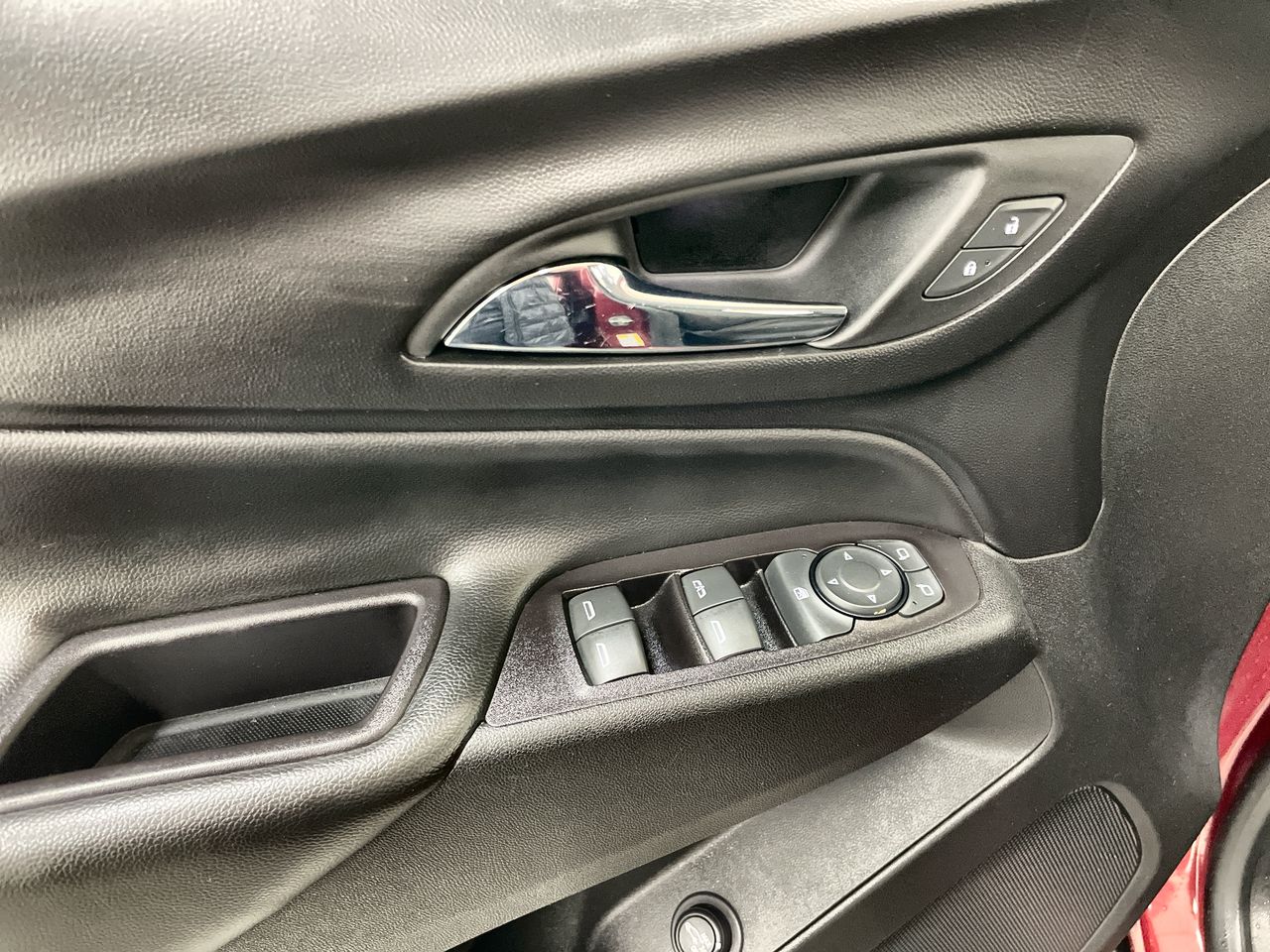 2020 Chevrolet Equinox LT photo 23