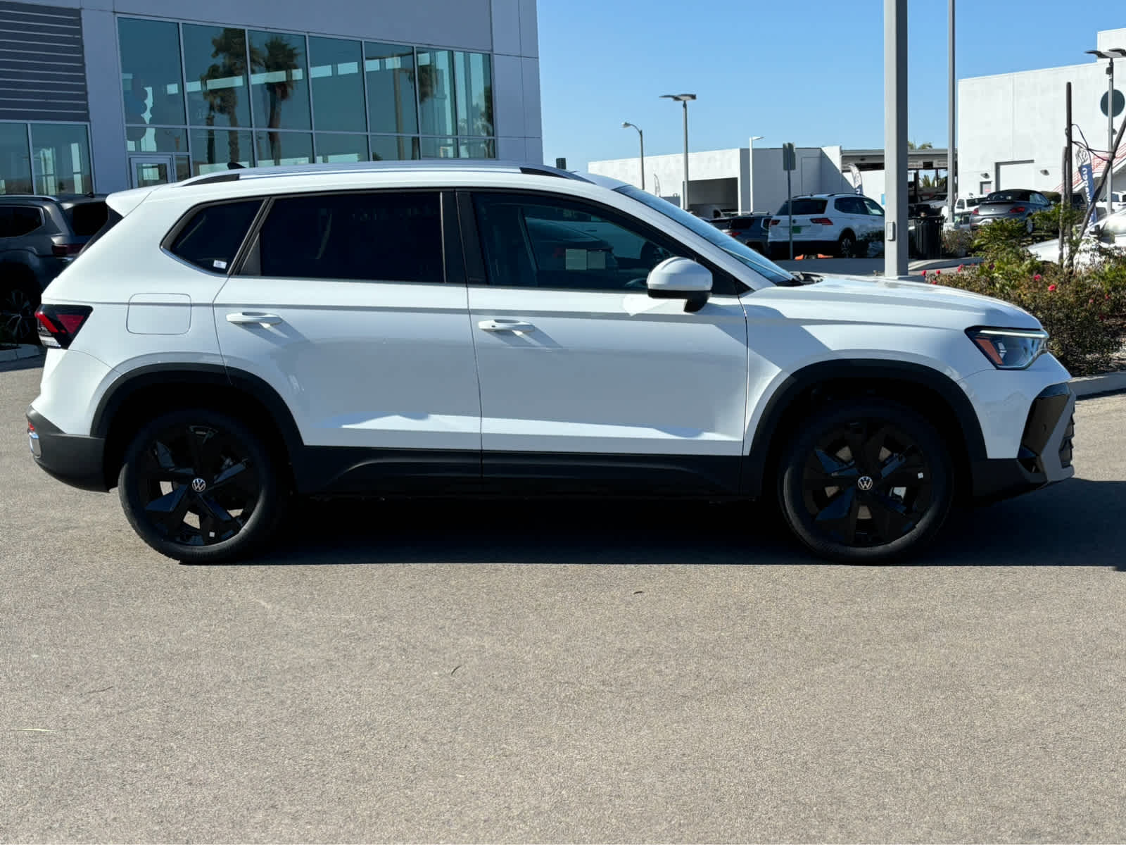2025 Volkswagen Taos SE photo 2