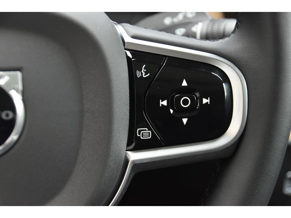 2026 Volvo XC60 B5 Plus photo 28