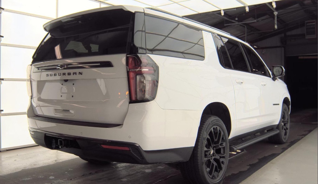 2022 Chevrolet Suburban Z71 photo 3