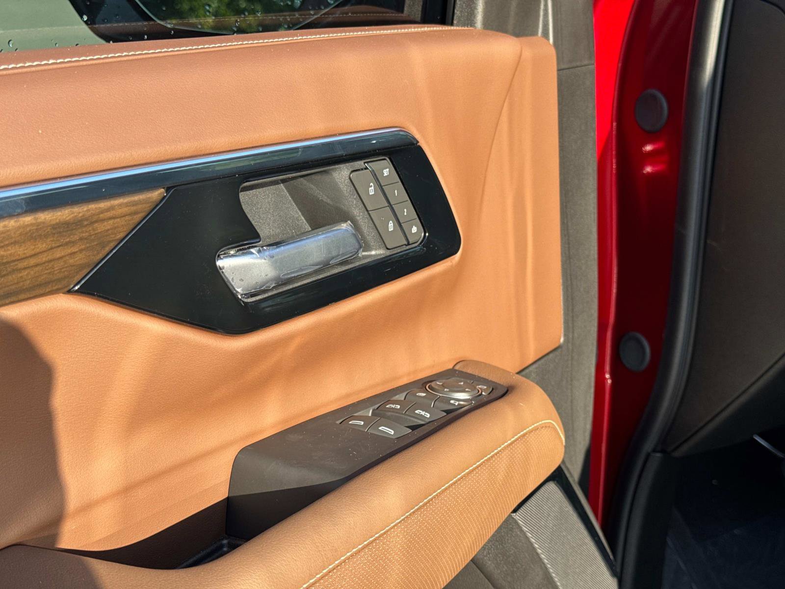 2025 Chevrolet Tahoe High Country photo 18