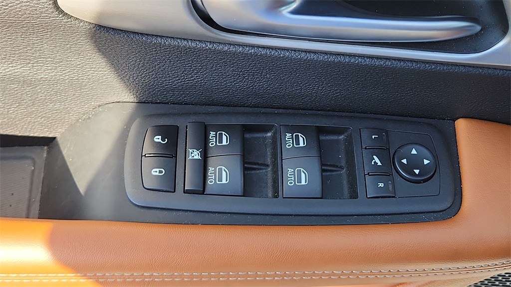 2024 Chrysler Pacifica Pinnacle photo 17
