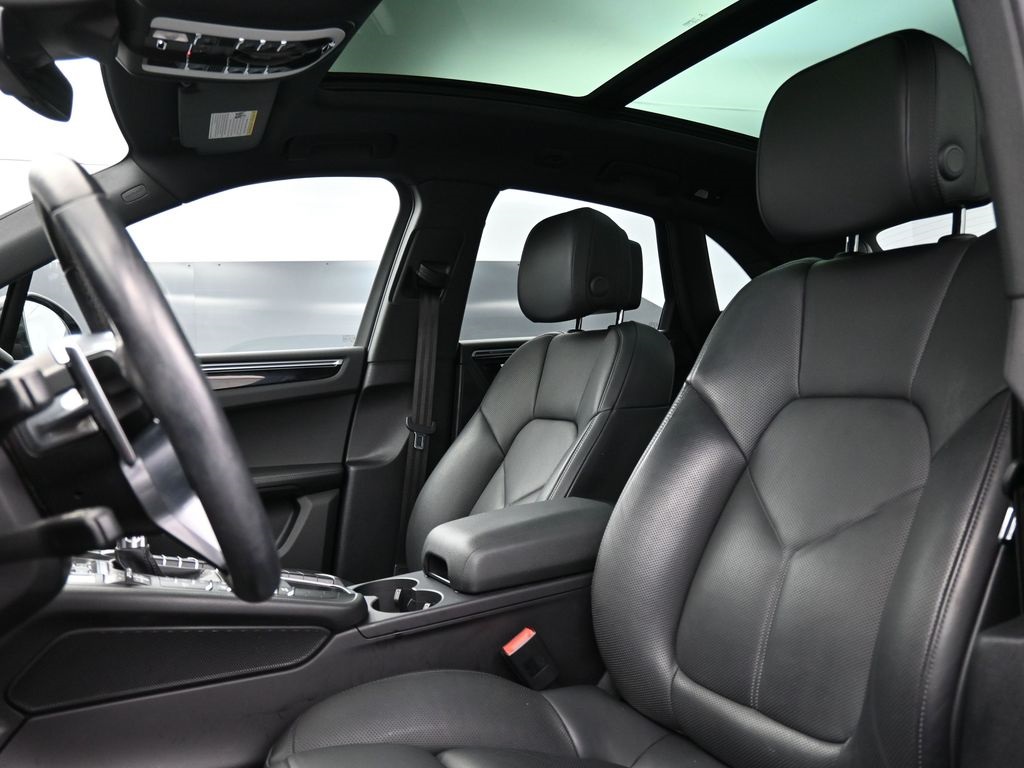 2020 Porsche Macan Base photo 4