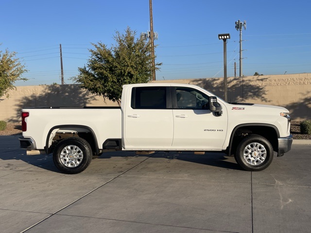 2023 Chevrolet Silverado 2500HD LT photo 2