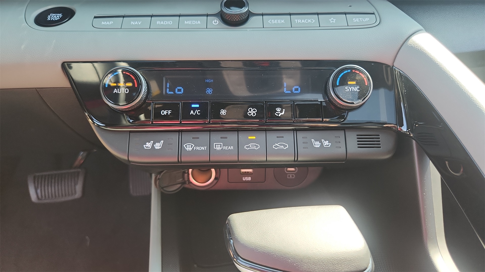 2025 Hyundai Elantra Hybrid Limited photo 17
