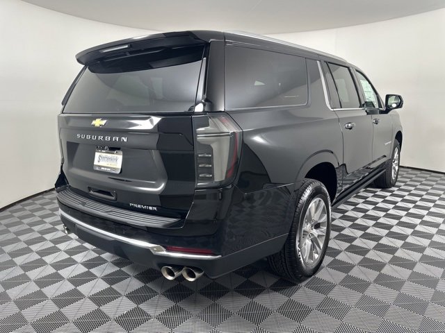 2025 Chevrolet Suburban Premier photo 2