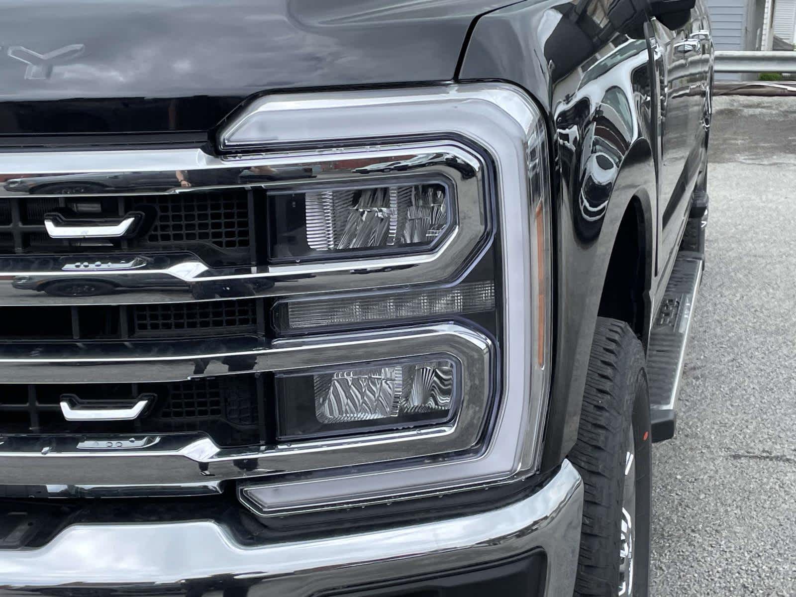 2025 Ford F-350 Lariat photo 9