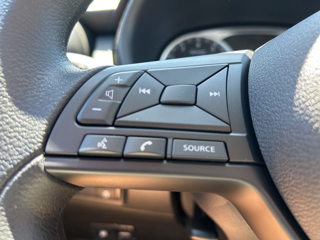 2025 Nissan Kicks Play S photo 16