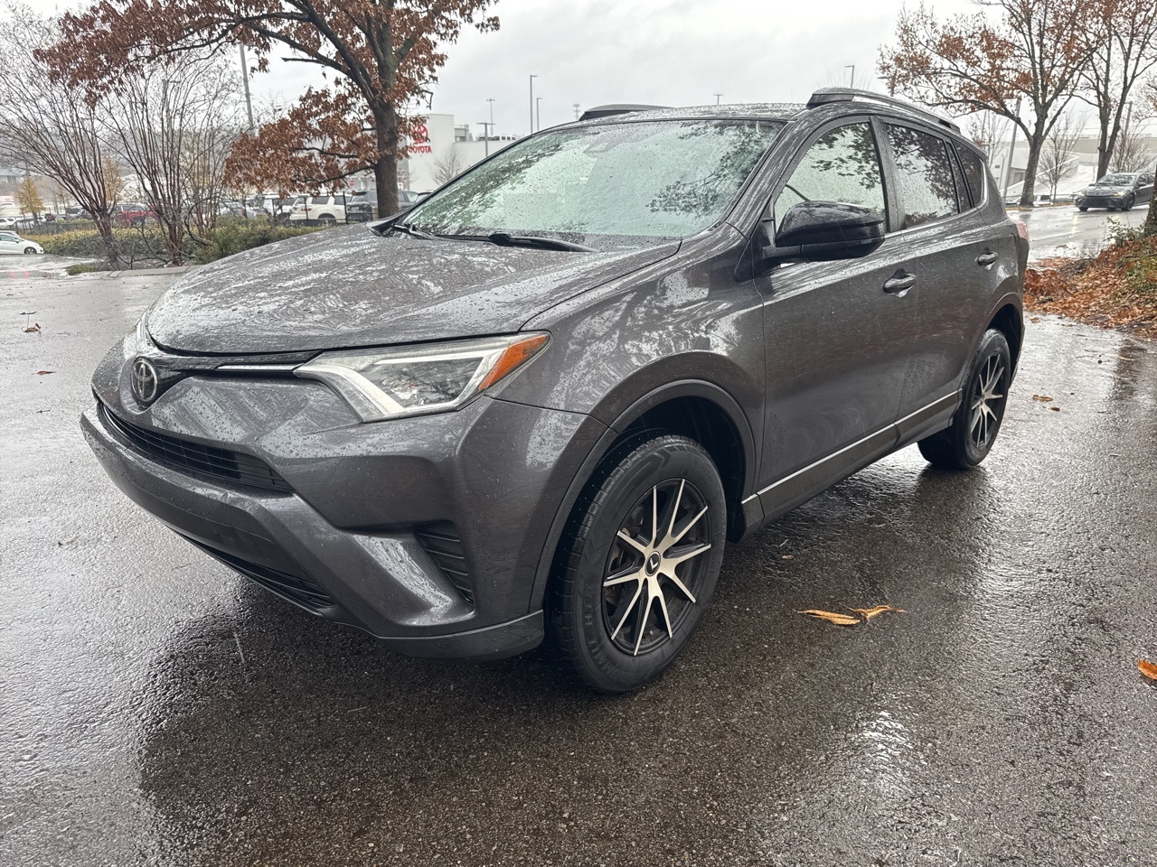 2017 Toyota RAV4 LE's photo