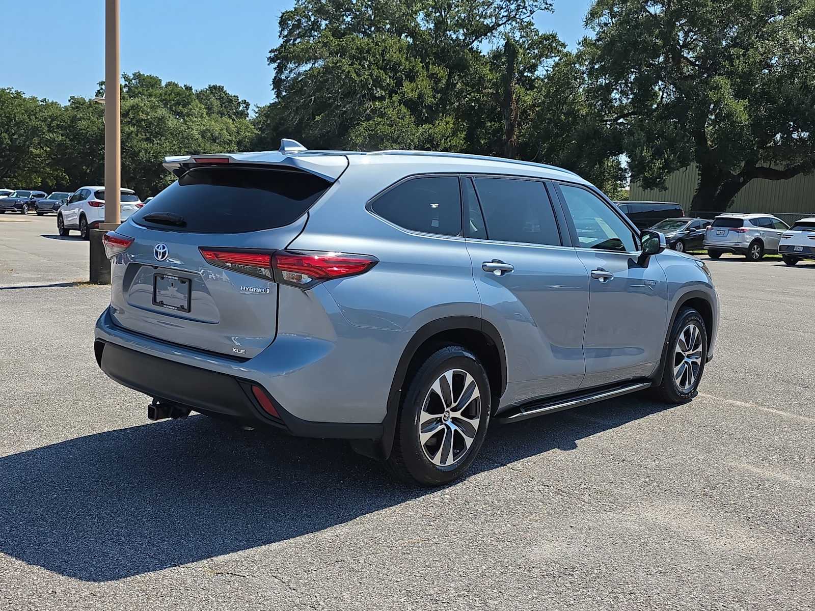 2021 Toyota Highlander Hybrid XLE photo 8