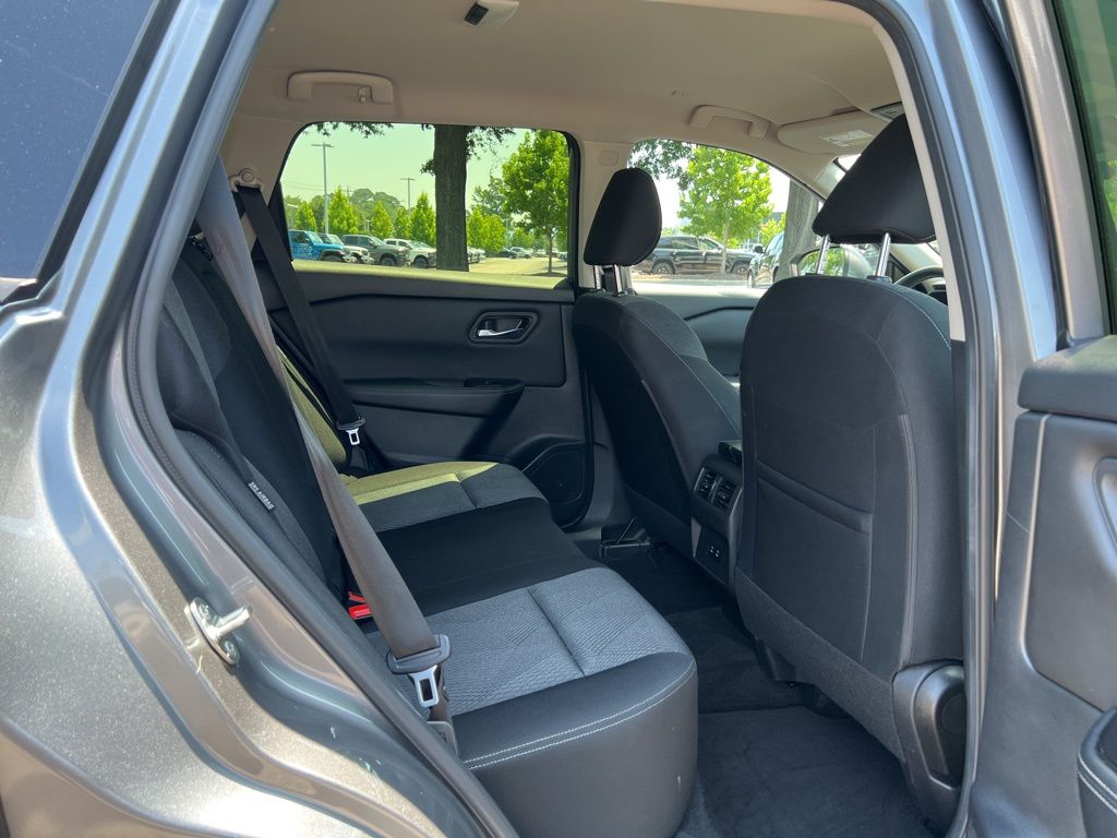 2024 Nissan Rogue SV photo 16