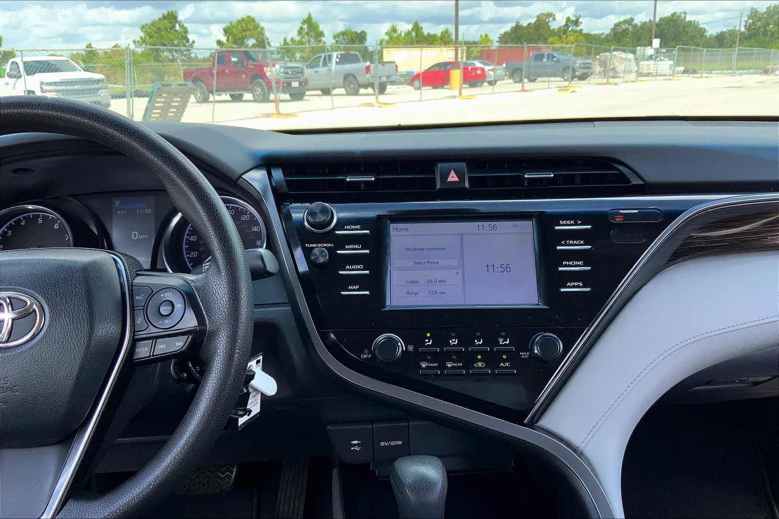 2019 Toyota Camry LE photo 6